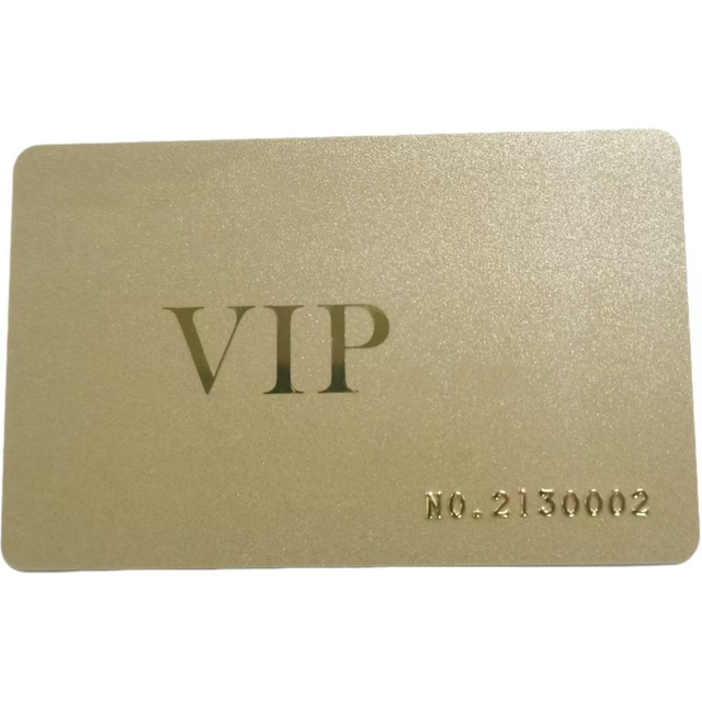 Gold Gold Ballossing PVC Carte de bande magnétique CARDE PLASTIQUE CADEAU PLASS